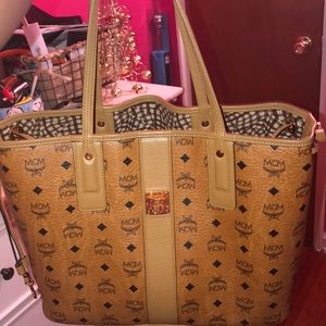 MCM Reversible Liz Shopper in Visetos - Cognac